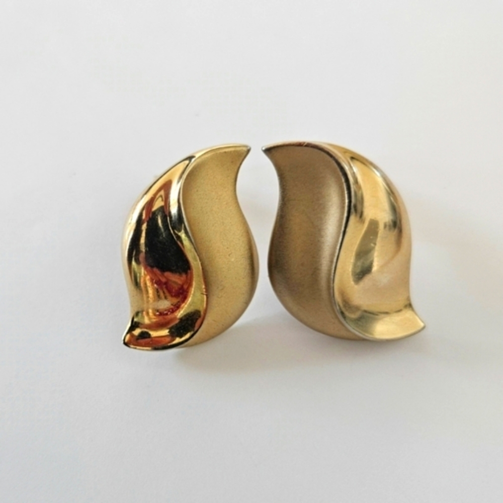 Vintage Gold Clip on Earrings